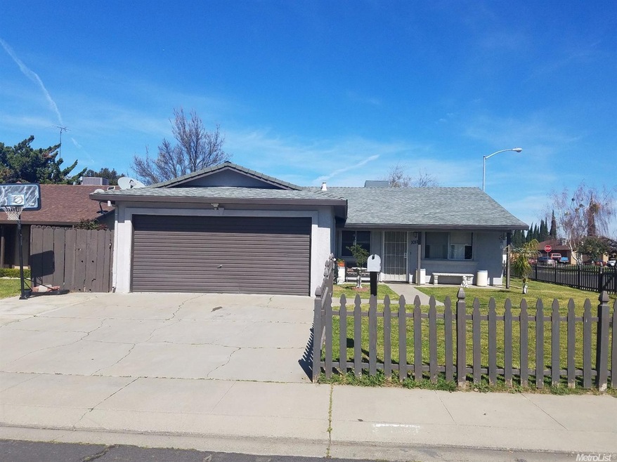 1011 Merced Way, Manteca, CA 95337 - photo 1