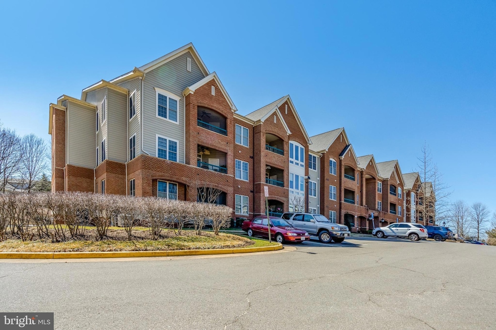 7065 Heritage Hunt Dr unit 108, Gainesville, VA 20155 - photo 1