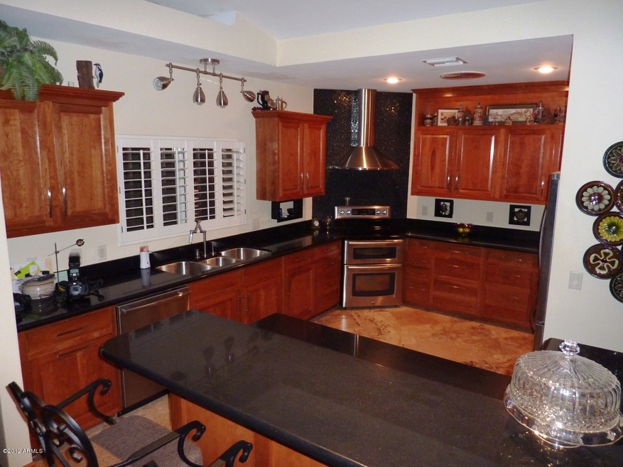 OPEN KITCHEN