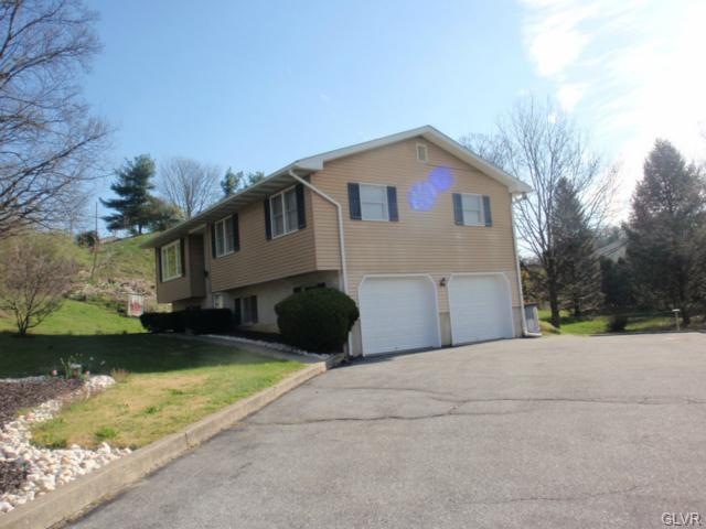 5575 Roosevelt St, Whitehall, PA 18052 - photo 1