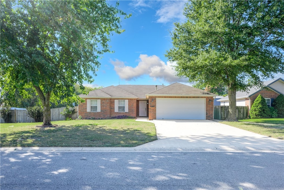 1005 Zachary St, Centerton, AR 72719 - photo 1