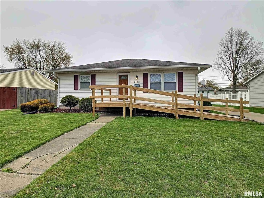 2108 W 35th St, Davenport, IA 52806 - photo 1
