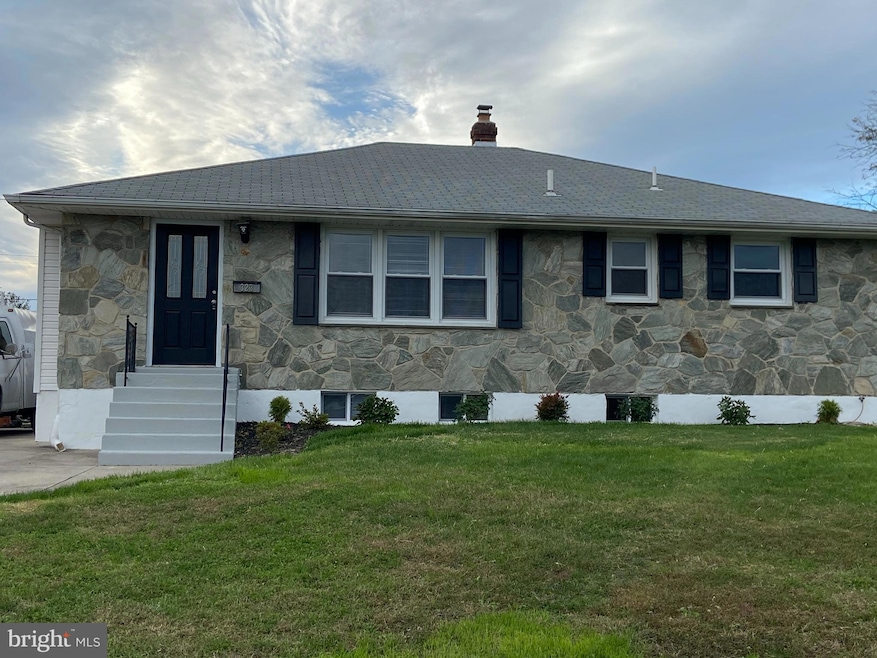 323 S Dupont Rd, Newport, DE 19804 - photo 1