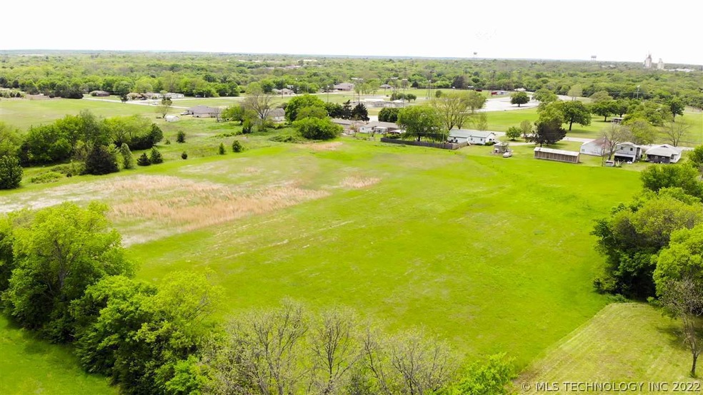 1610 2nd Ave NE, Ardmore, OK 73401 - photo 1