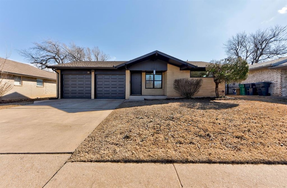 Ranch style home with an attached garage, a shingl
