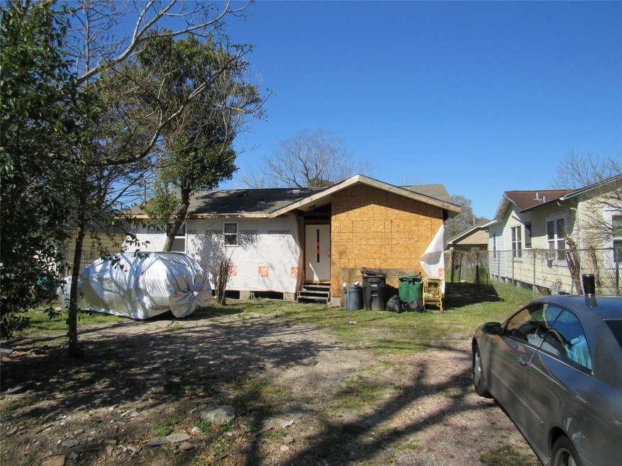 7235 Farnsworth St, Houston, TX 77022 - photo 1