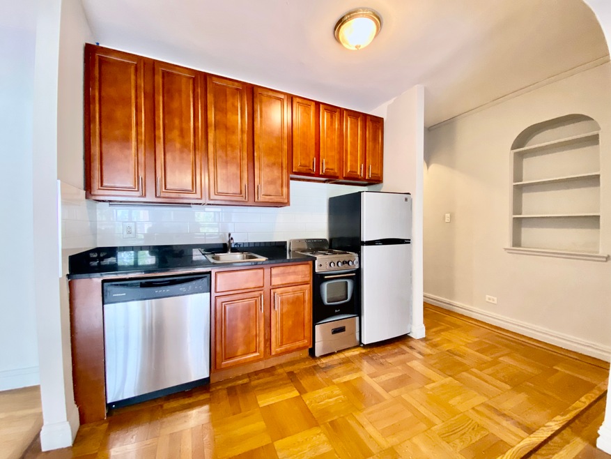 690 Fort Washington Ave unit 5-A1, New York, NY 10040 - photo 1