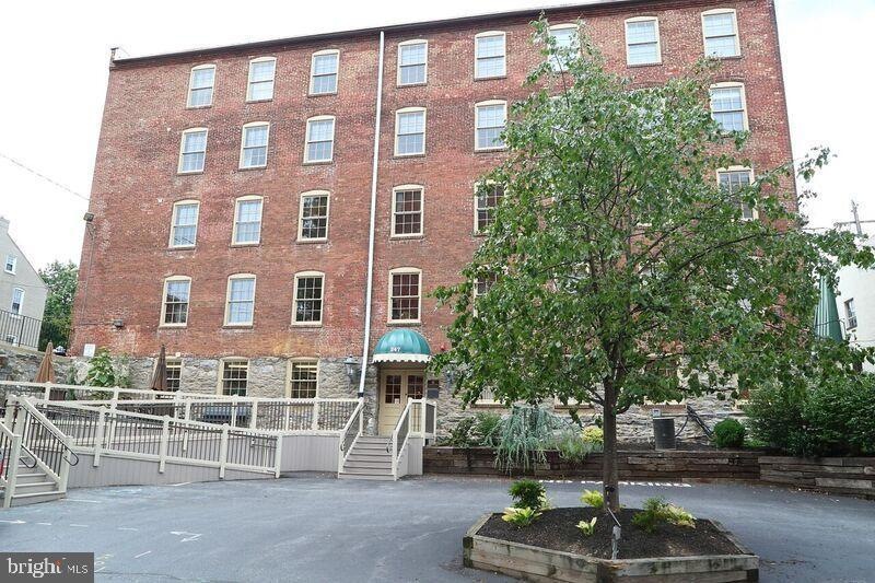 247 N Shippen St unit 210, Lancaster, PA 17602 - photo 1