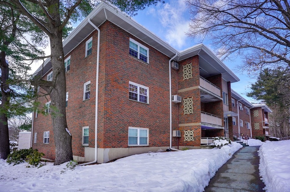 43 Jacqueline Rd unit 10, Waltham, MA 02452 - photo 1