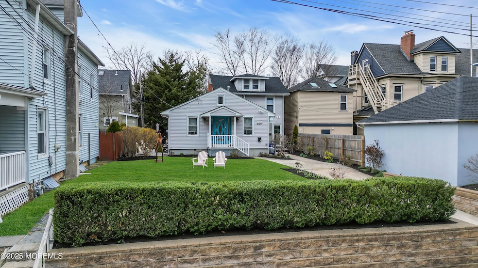Pending $900,000 • Co-Listing Agent