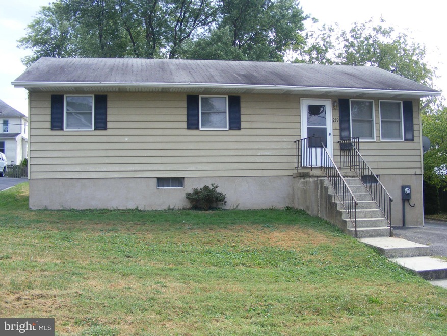 219 Hazel Ave, Halethorpe, MD 21227 - photo 1