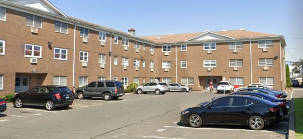 64 Mckinley Ave unit b8, Bridgeport, CT 06606 - photo 1