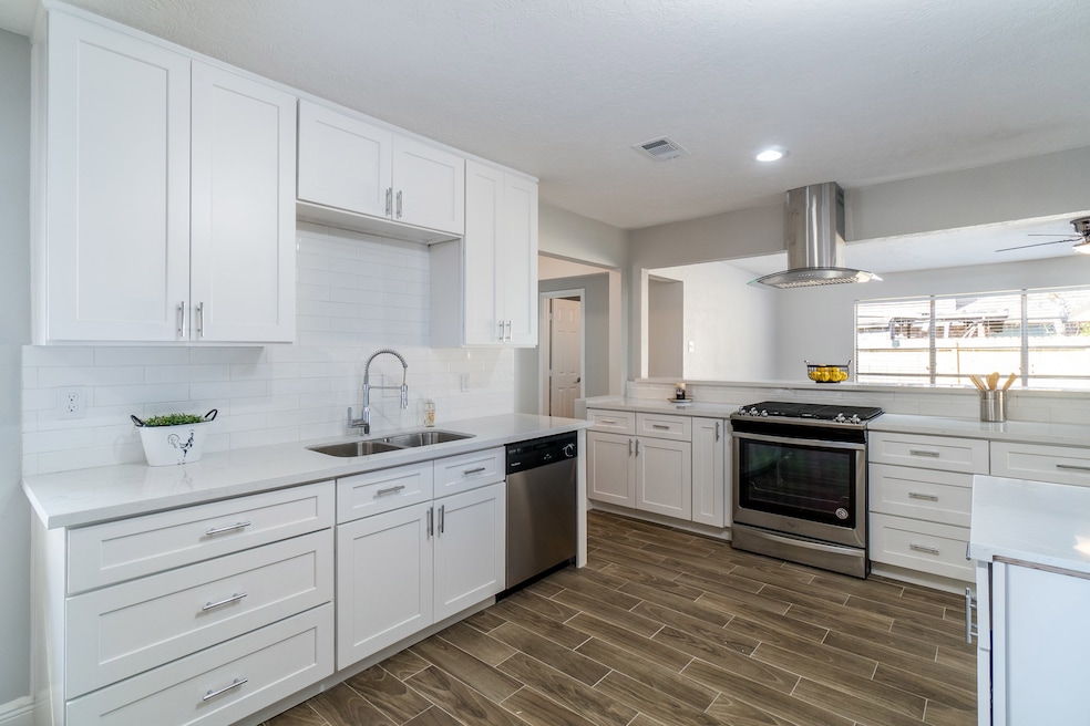 3426 Sardis Ln, Houston, TX 77088 - photo 1