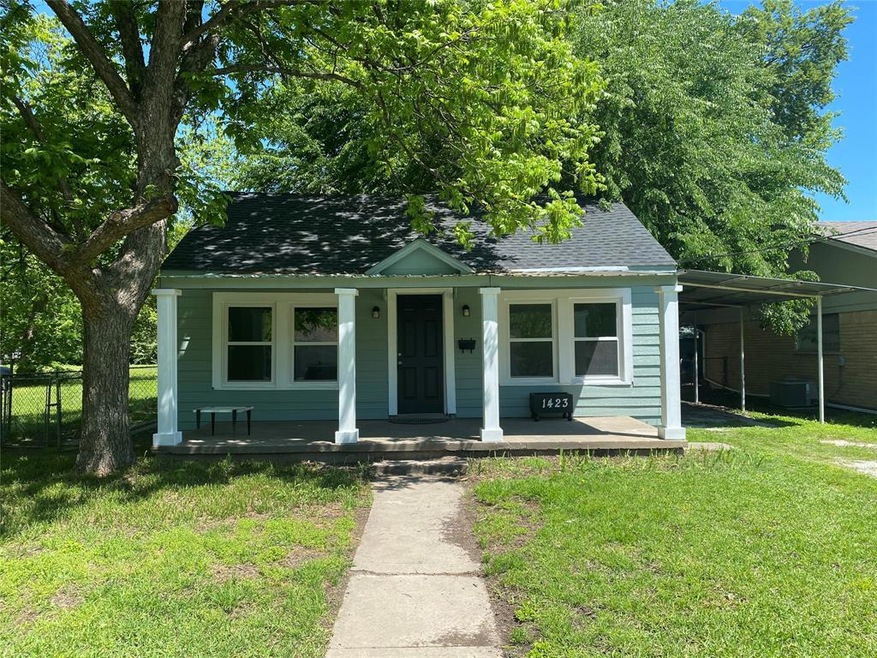 1423 Cherry St, Gainesville, TX 76240 - photo 1