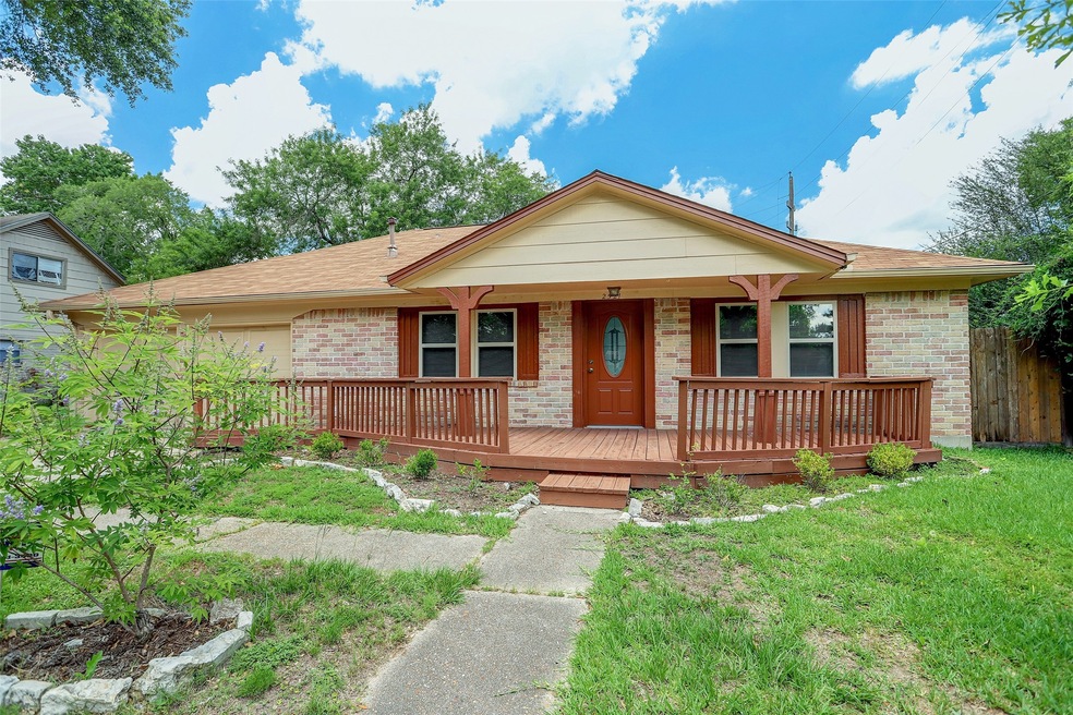 2521 Leichester Dr, Spring, TX 77386 - photo 1