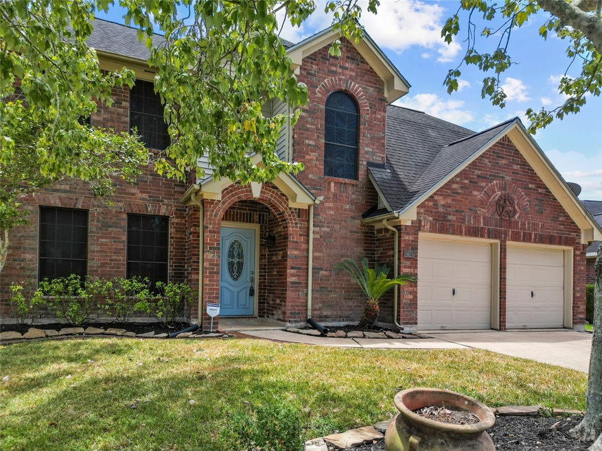 3205 Quail Run Dr, Alvin, TX 77511 - photo 1