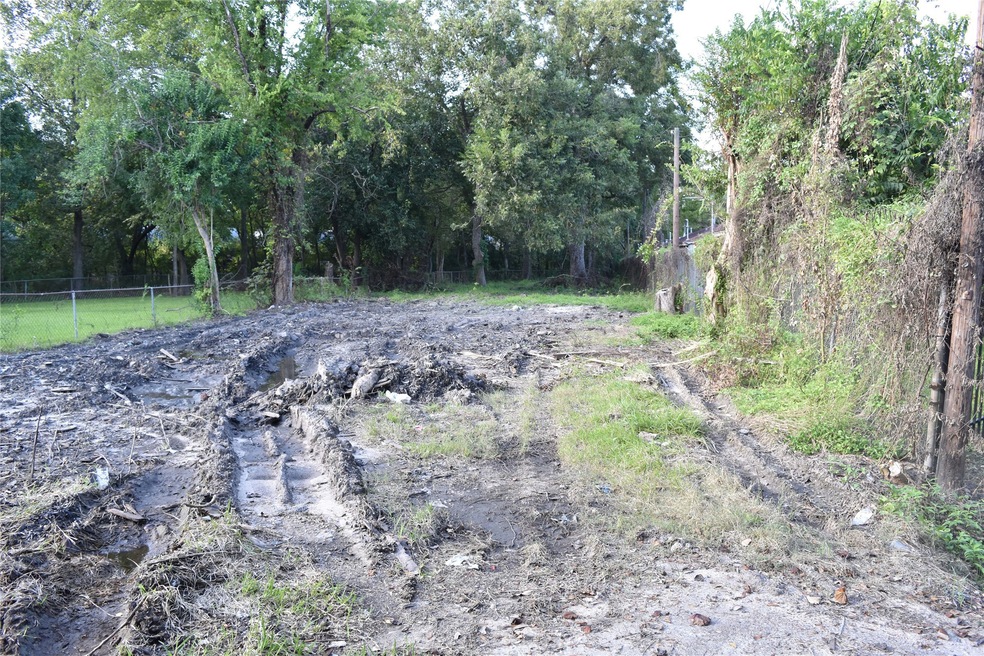 5117 Shreveport Blvd, Houston, TX 77028 - photo 1