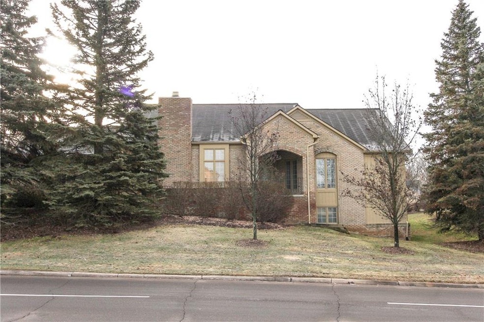 Beautiful detached condo
