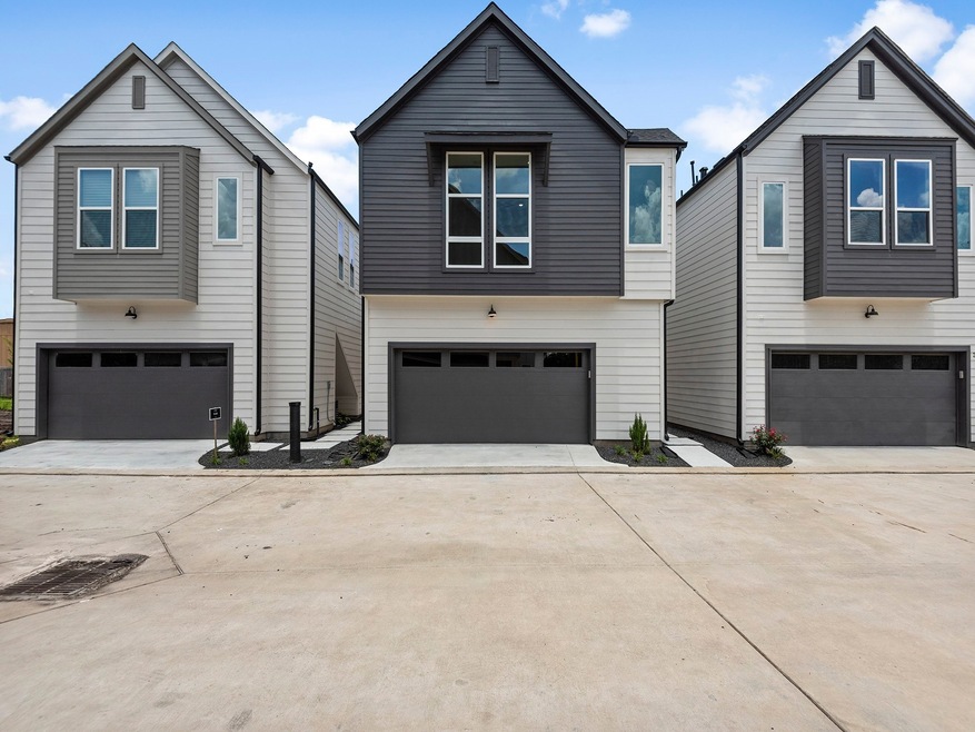 308 Cyclamen St, Houston, TX 77018 - photo 1