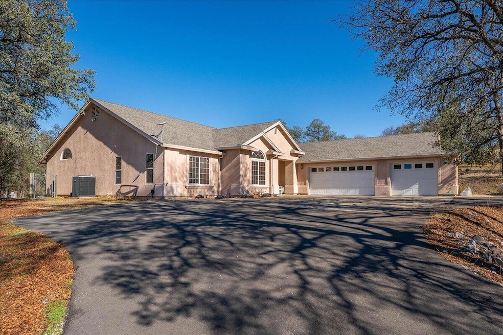 13470 Luna Dr, Redding, CA 96003 - photo 1