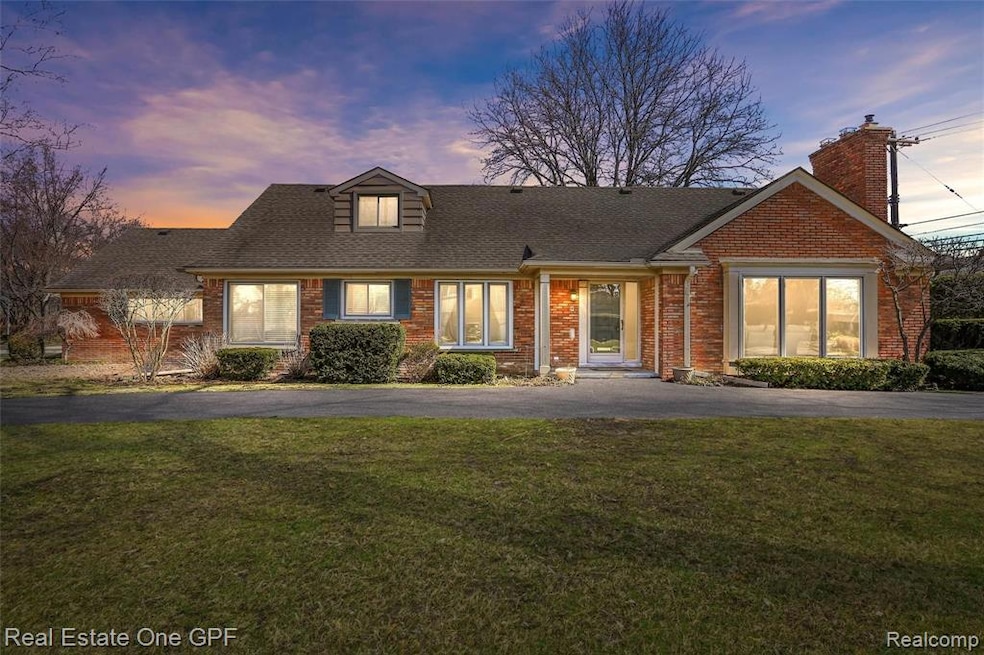 01-Nicole Mehelich - 470 Cook Rd  - twilight.jpg