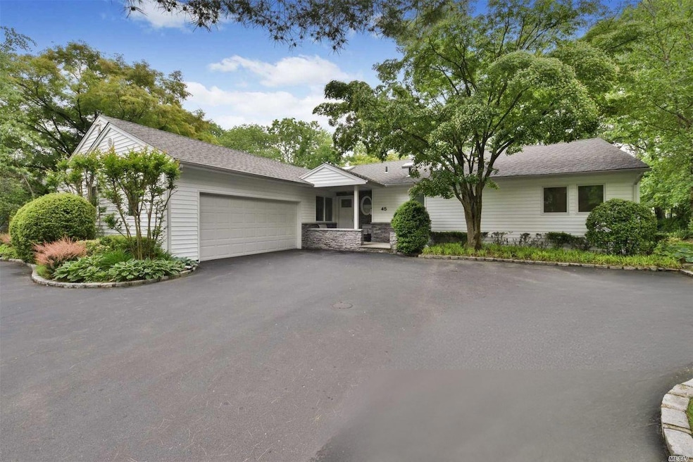 Sold $1,900,000 • Co-Listing Agent