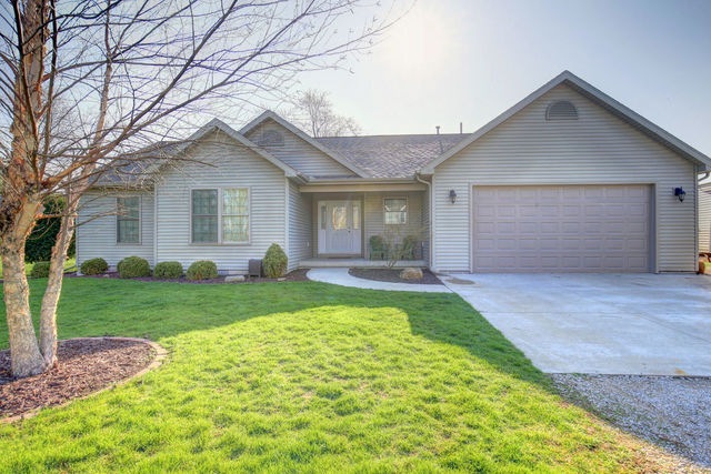 106 N Jackson St, Philo, IL 61864 - photo 1