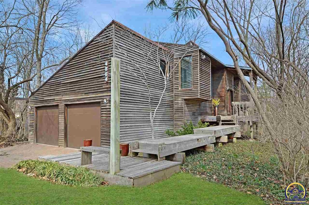 4864 SW Skyline Pkwy, Topeka, KS 66614 - photo 1