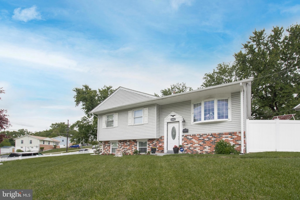 6900 Pepper St, Capitol Heights, MD 20743 - photo 1