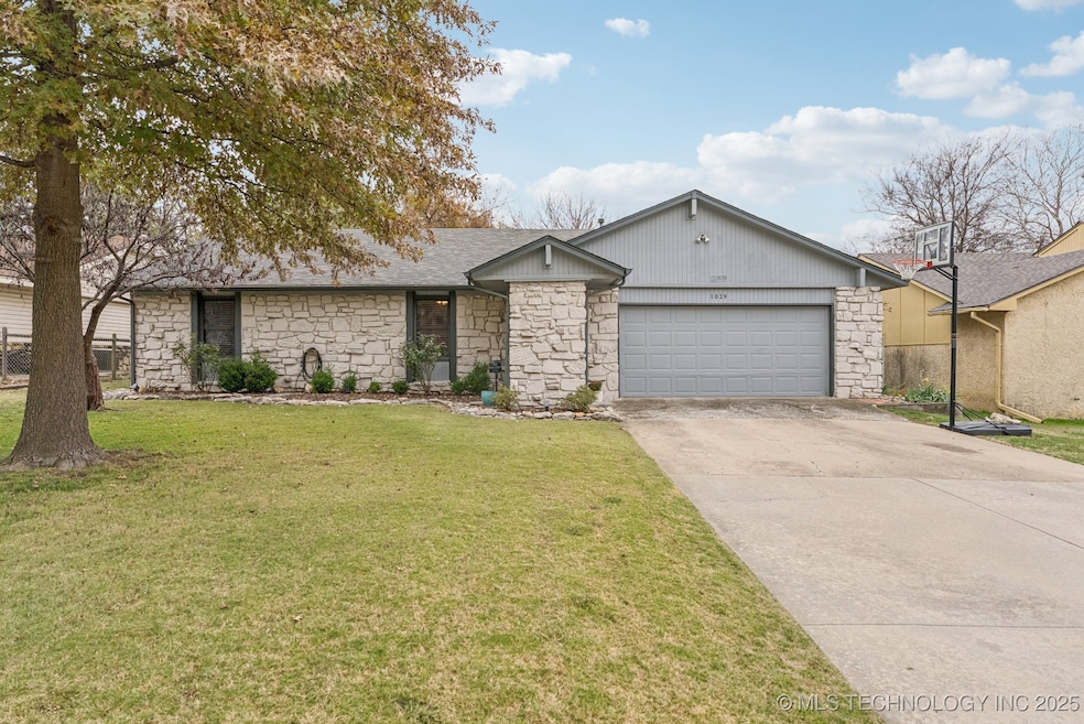 1029 W Queens St, Broken Arrow, OK 74012 - photo 1