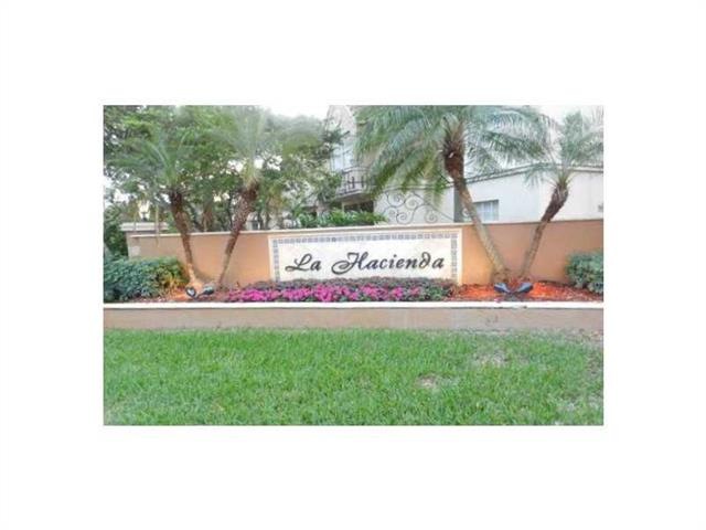 18326 NW 68th Ave unit J, Hialeah, FL 33015 - photo 1