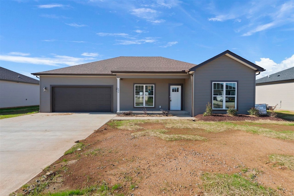 609 Victoria Way, Franklin, KY 42134 - photo 1