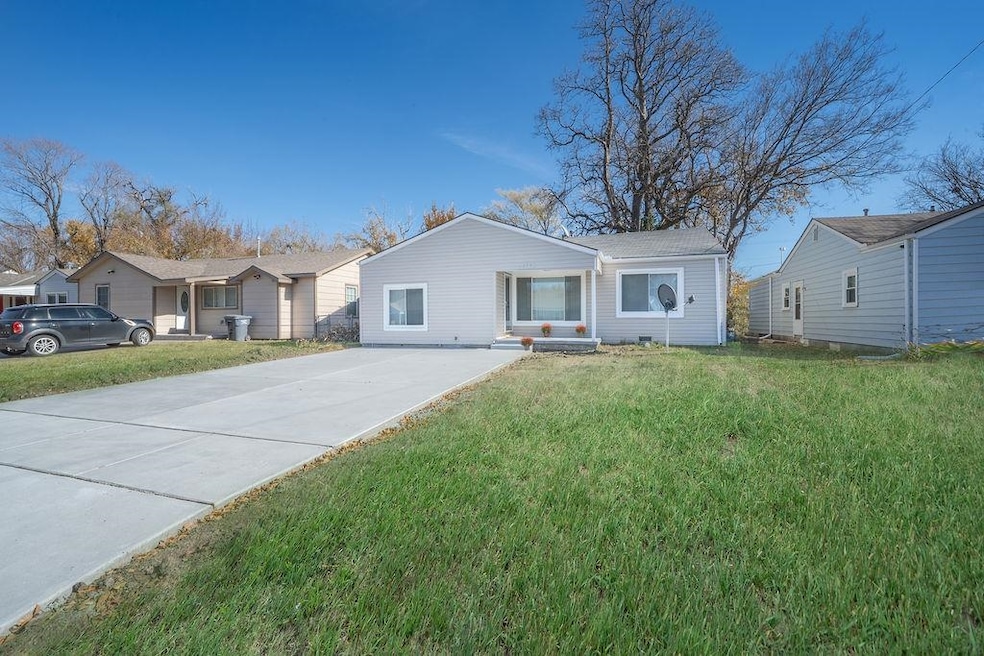 2242 N Piatt St, Wichita, KS 67219 - photo 1