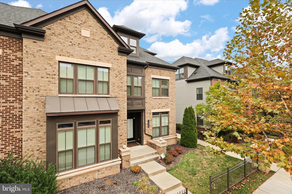 Under Contract $989,899