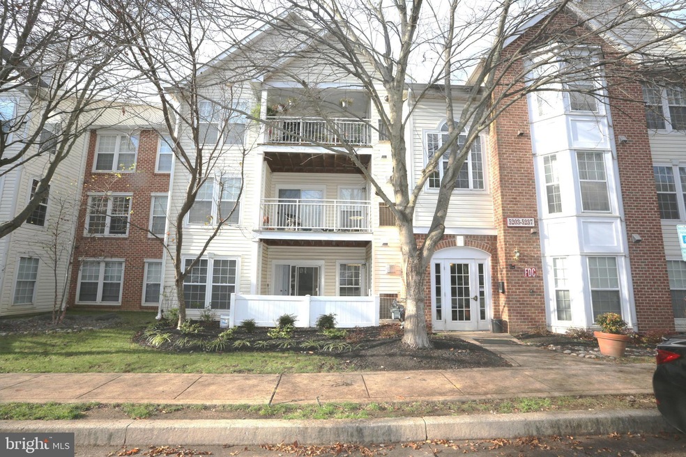 5217 Wagon Shed Cir, Owings Mills, MD 21117 - photo 1