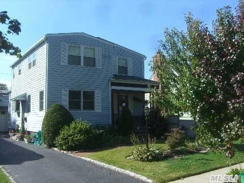 211 Venetian Blvd, Lindenhurst, NY 11757 - photo 1