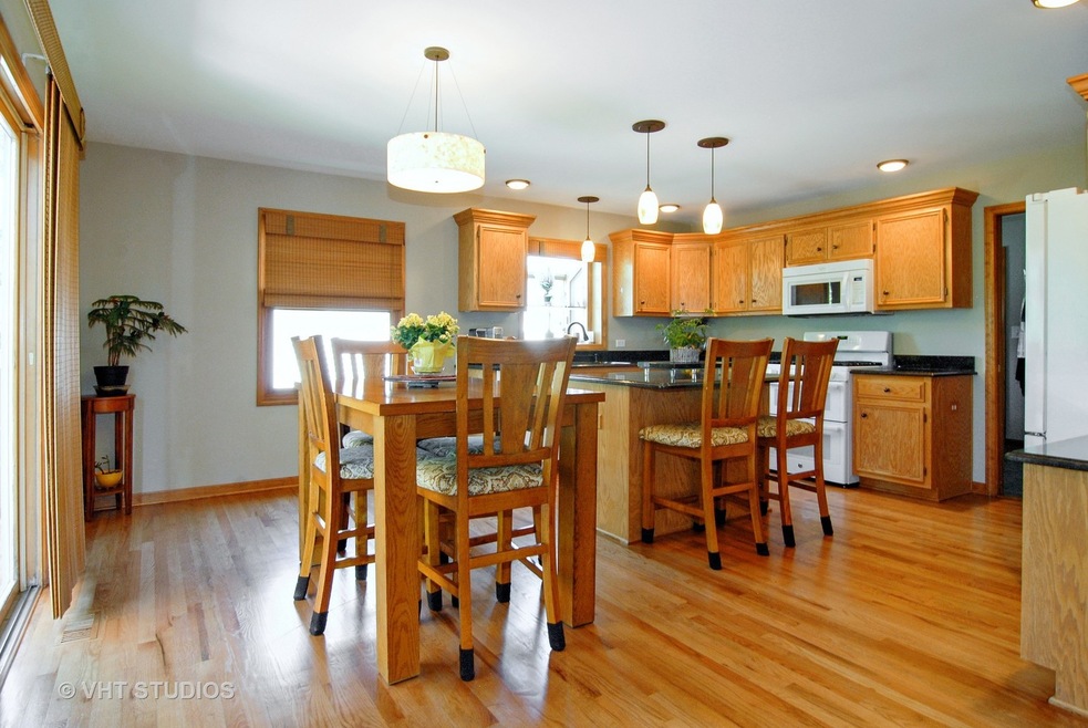 305 Prairieview Dr unit 6, Oswego, IL 60543 - photo 1