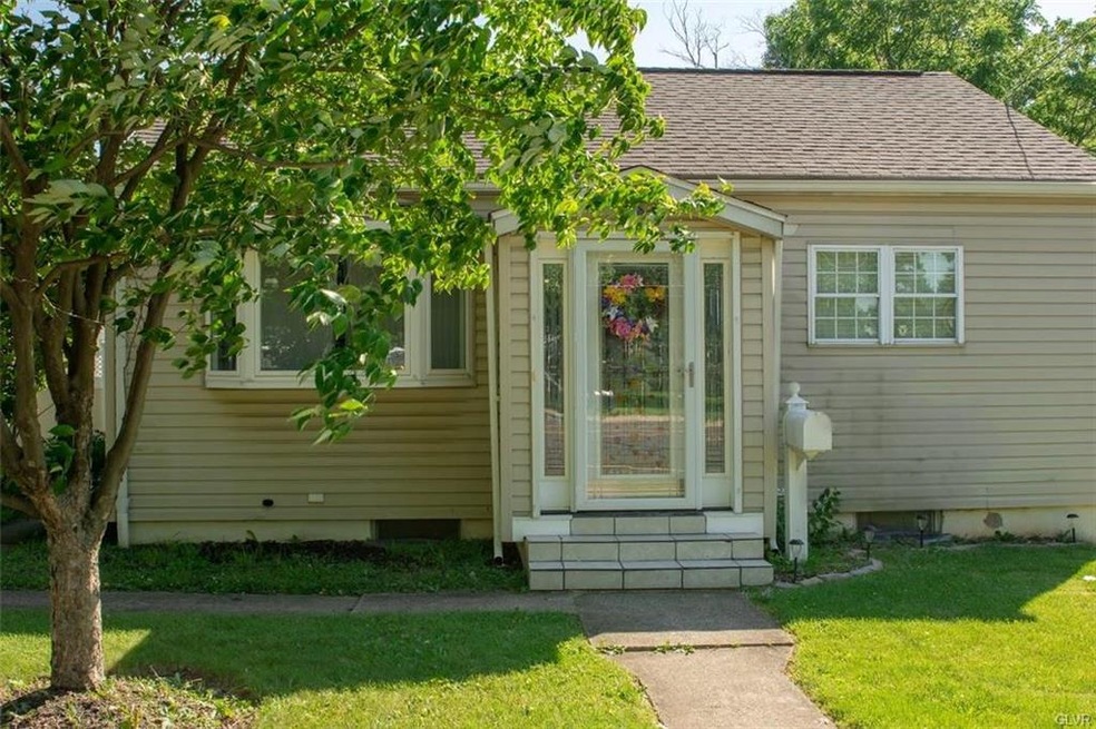 1731 Schoenersville Rd, Bethlehem, PA 18018 - photo 1