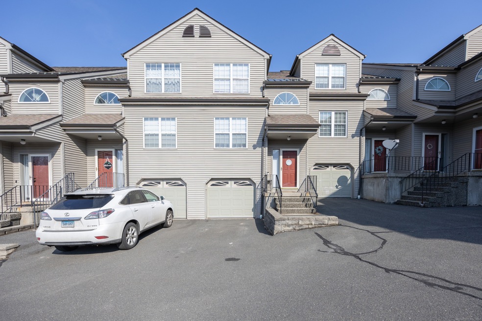 10 Taft Point unit 6, Waterbury, CT 06708 - photo 1