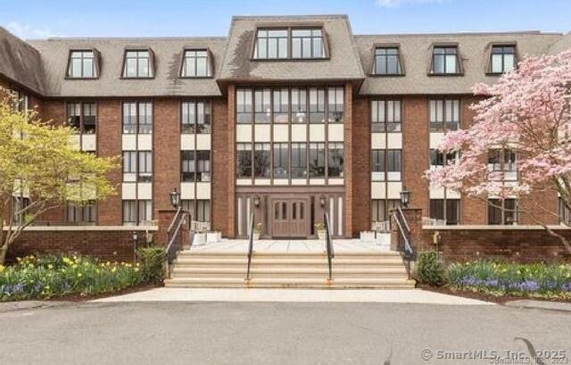 779 Prospect Ave unit 10, West Hartford, CT 06105 - photo 1