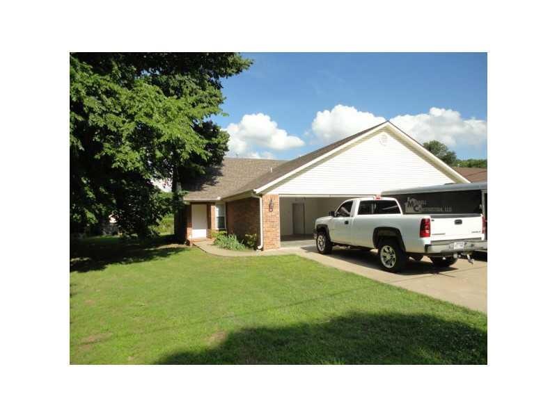 910 NW A St, Bentonville, AR 72712 - photo 1