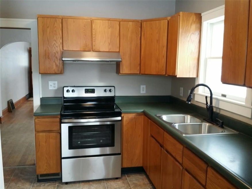 925 19th Ave SW, Cedar Rapids, IA 52404 - photo 1