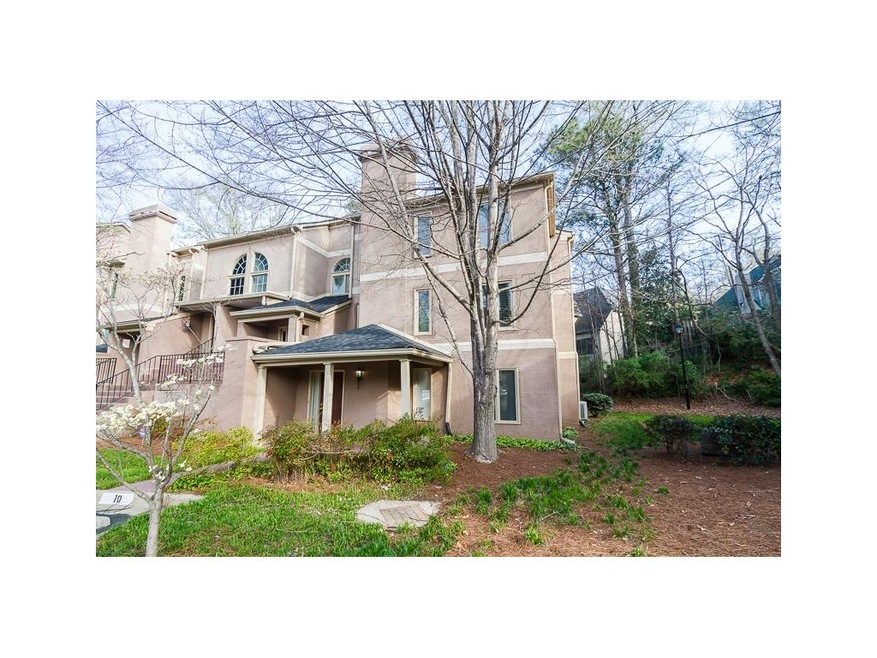 Walk directly in to this one level end unit.