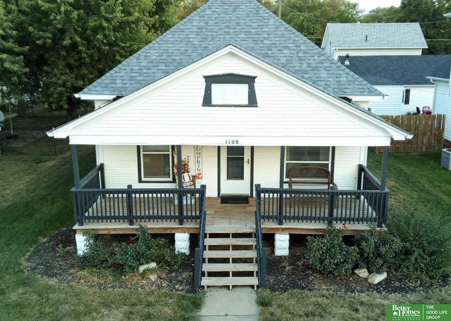 1108 N Nebraska Ave, York, NE 68467 - photo 1