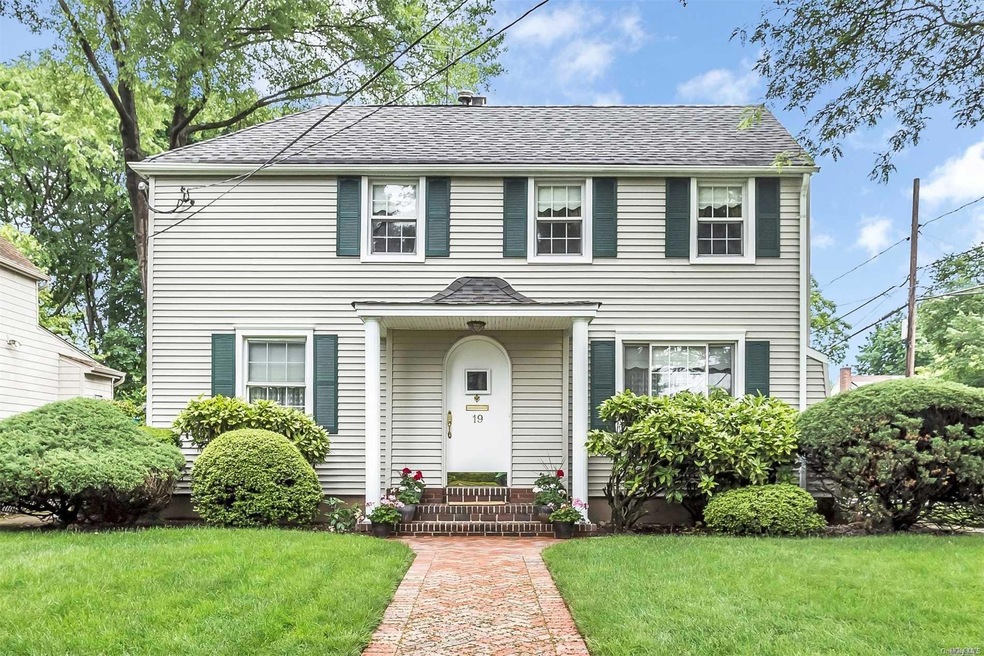 19 Chester Ave, Garden City, NY 11530 - photo 1