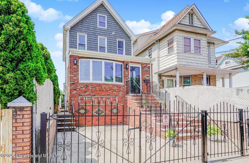 Sold $608,000 • Co-Listing Agent