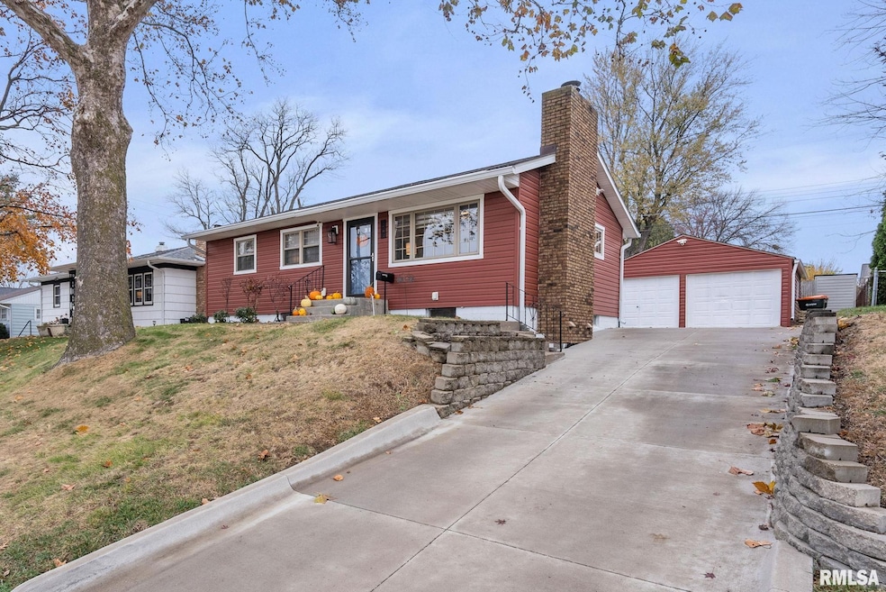 1804 E 31st St, Davenport, IA 52807 - photo 1