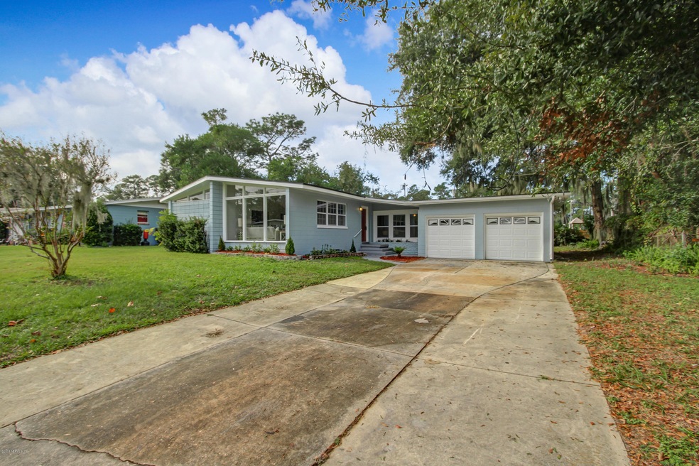 6915 Holiday Rd N, Jacksonville, FL 32216 - photo 1