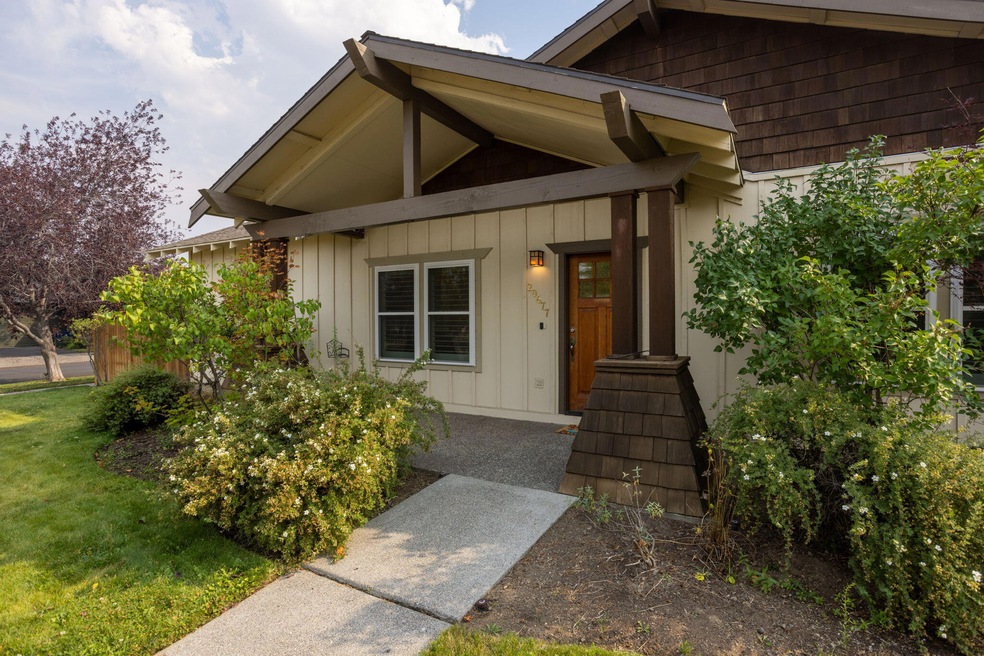 20677 Songbird Ln, Bend, OR 97702 - photo 1