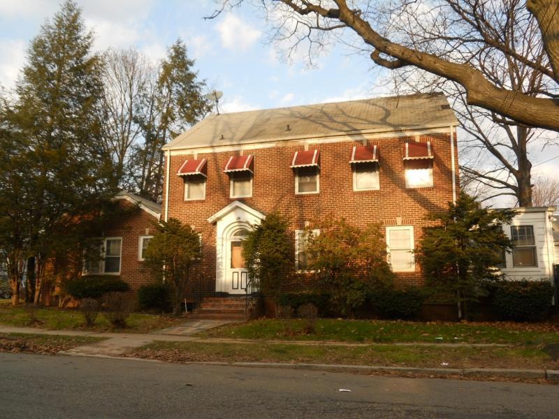 153 Keer Ave, Newark, NJ 07112 - photo 1